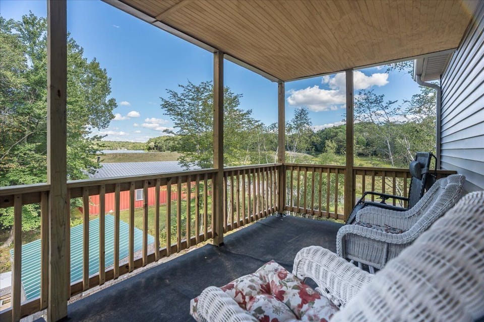 Back balcony on top floor. 
