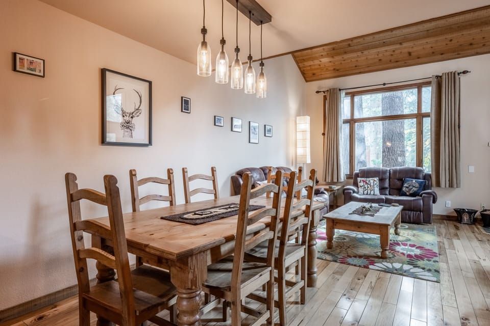 Dining Table - Seats 6 people