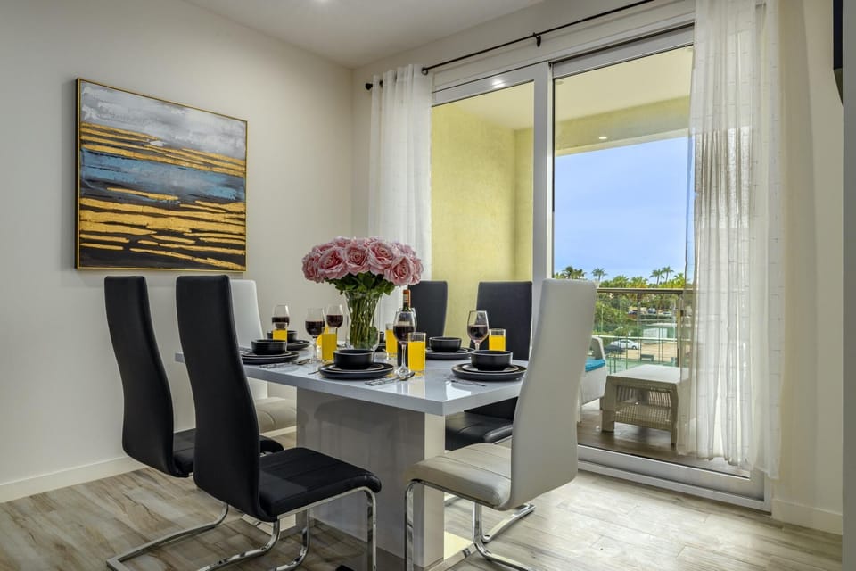 An extra dining space that flows easily into an outdoor living space, with black and white inter playing with one another nicely.