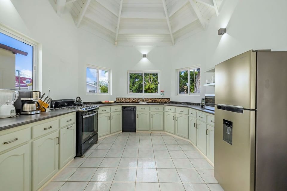 A fully equipped kitchen
