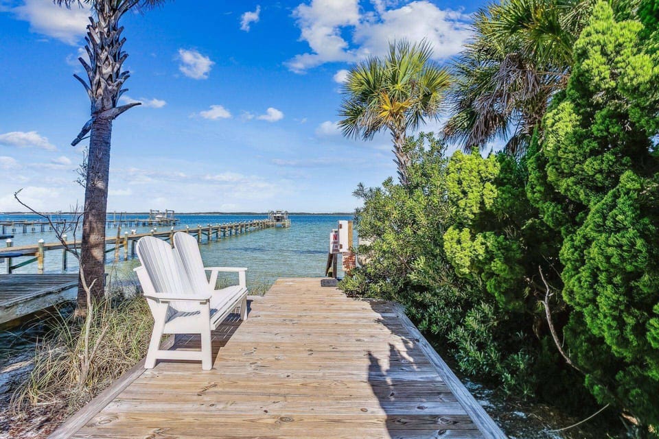 Just steps to the Sound