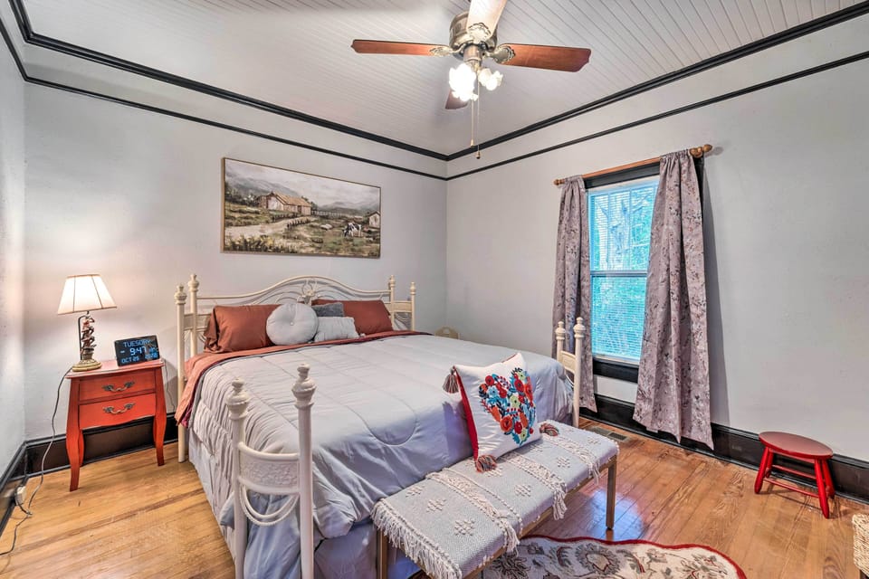 Bedroom 1 | King Bed | Linens Provided