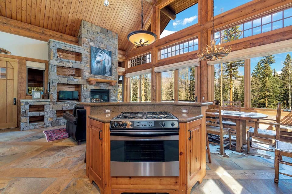 Guest House Kitchen - Summer