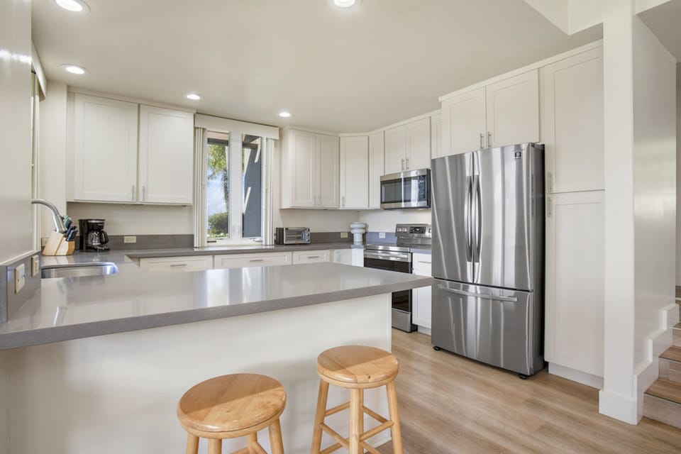 Fully equipped family style kitchen to create and enjoy meals. 