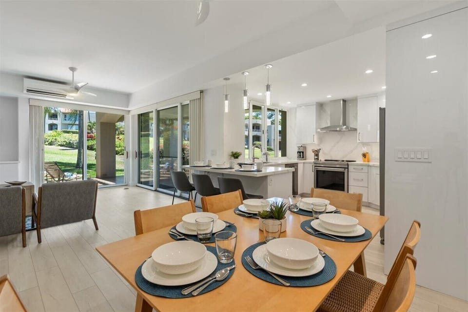 Seating for six at the dining table