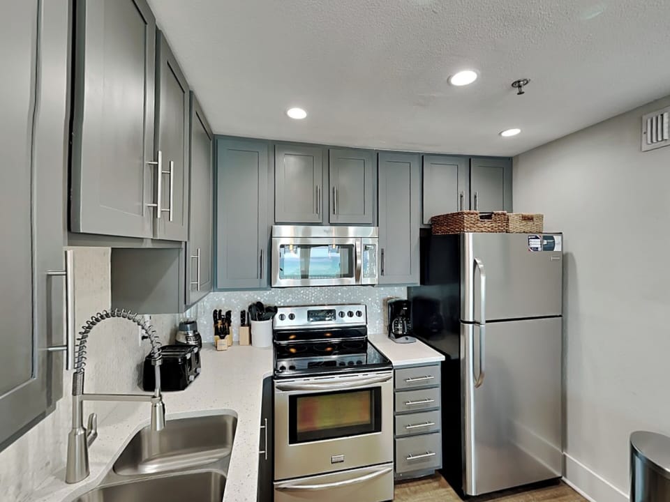 Kitchen - Modern Appliances