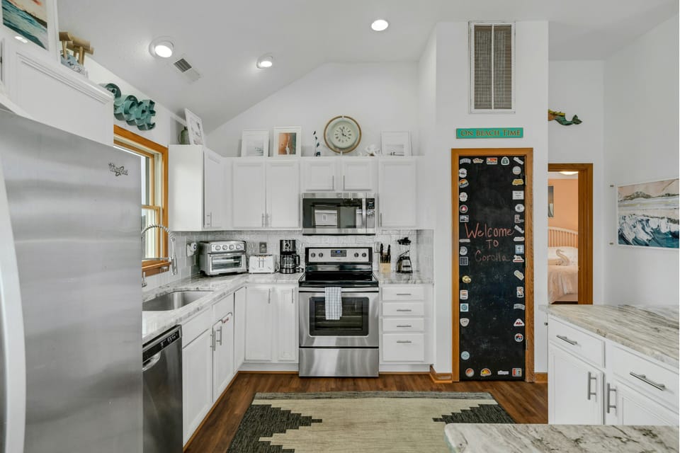 Cottage, 6 Bedrooms | Private kitchen | Coffee/tea maker, fridge, oven, toaster