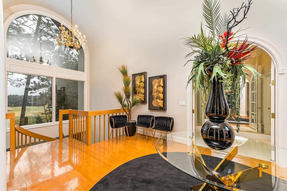 Scenic golf views from every window facing the course!