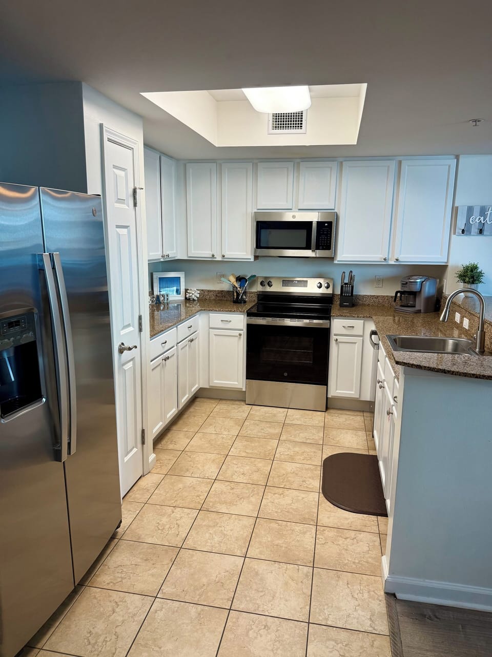 Beautiful Updated Kitchen, Granite counters, all of the kitchen comforts of home