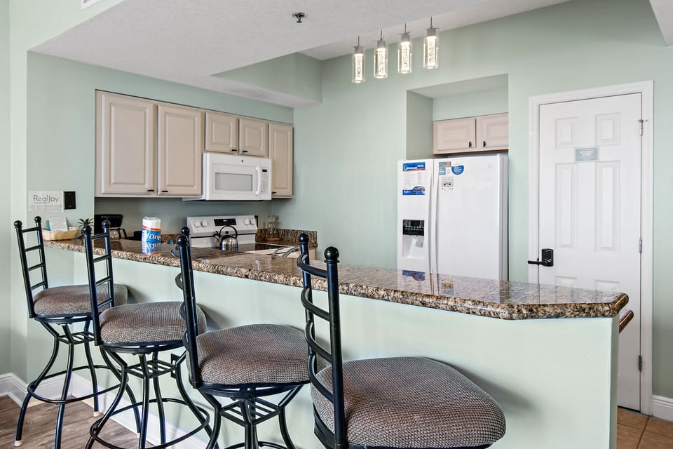 Eat-in bar seating