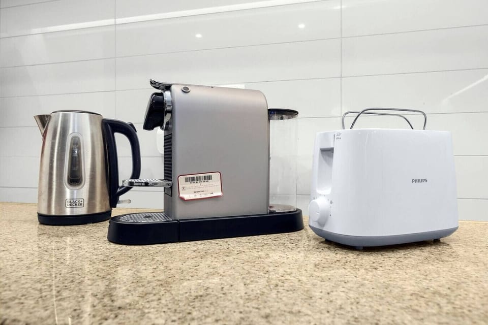 Kitchen Essentials: Enjoy morning brews and toast with top-notch appliances at your fingertips!