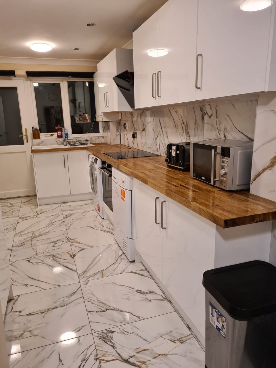 Full-size fridge, microwave, stovetop, electric kettle