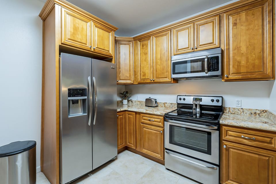 Newer Frigidaire Stainless Steel Appliances+Granite