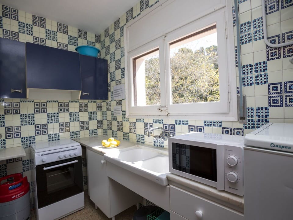 Mirror, Cabinetry, Countertop, Tap, Property, Sink, Plumbing Fixture, Building, Bathroom Cabinet, Purple