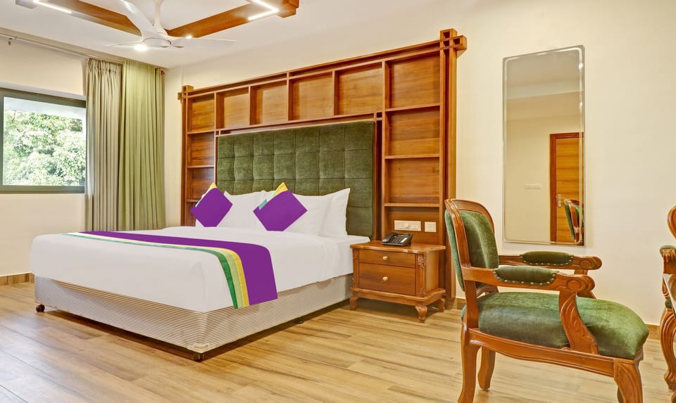 Premium Room | Desk, iron/ironing board