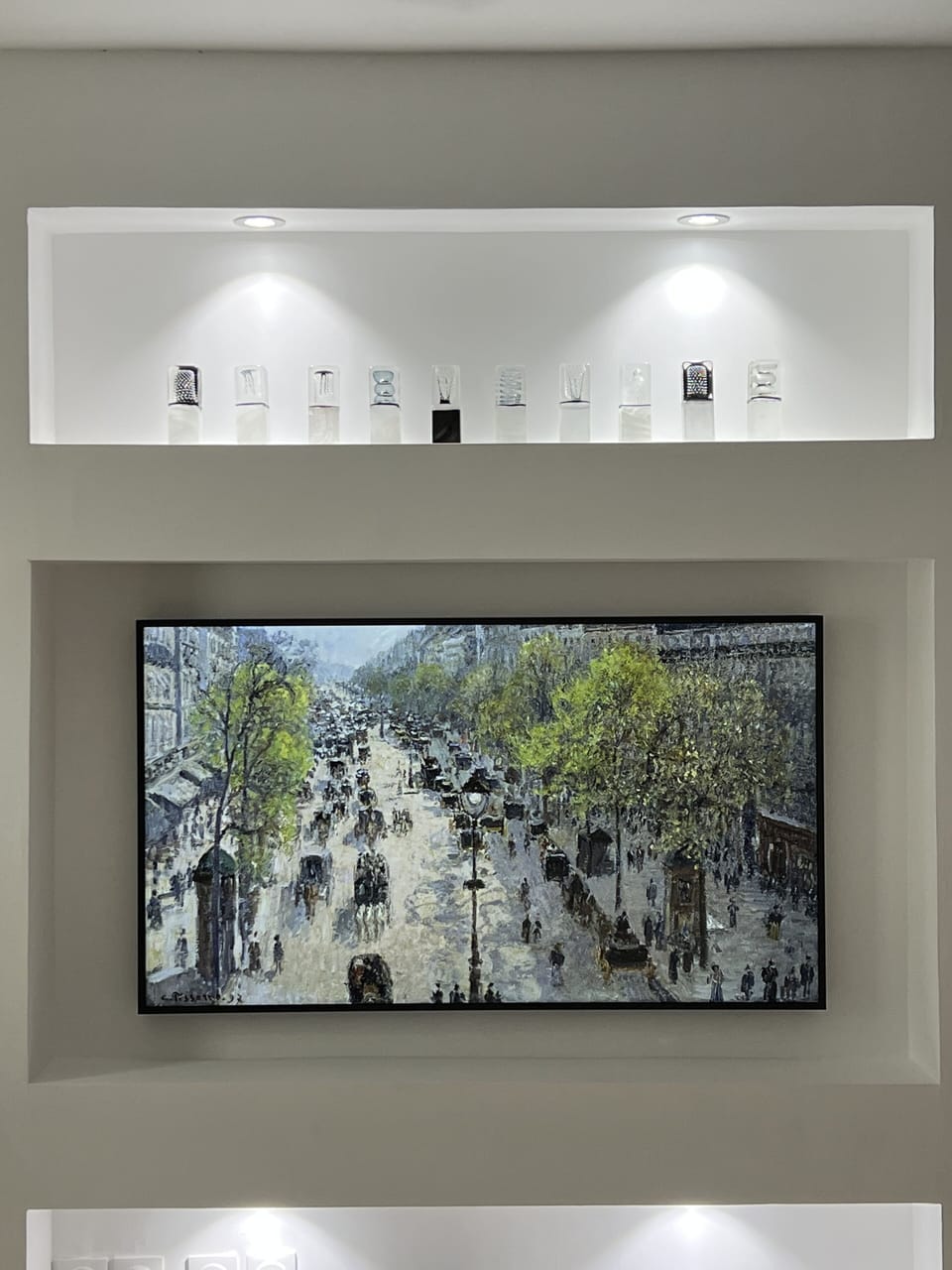 Smart TV and glass sculptures