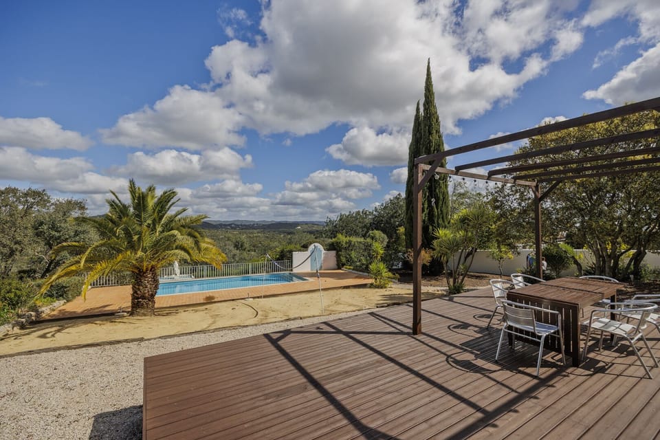 Welcome to the Farmhouse in an idyllic location with stunning views. 