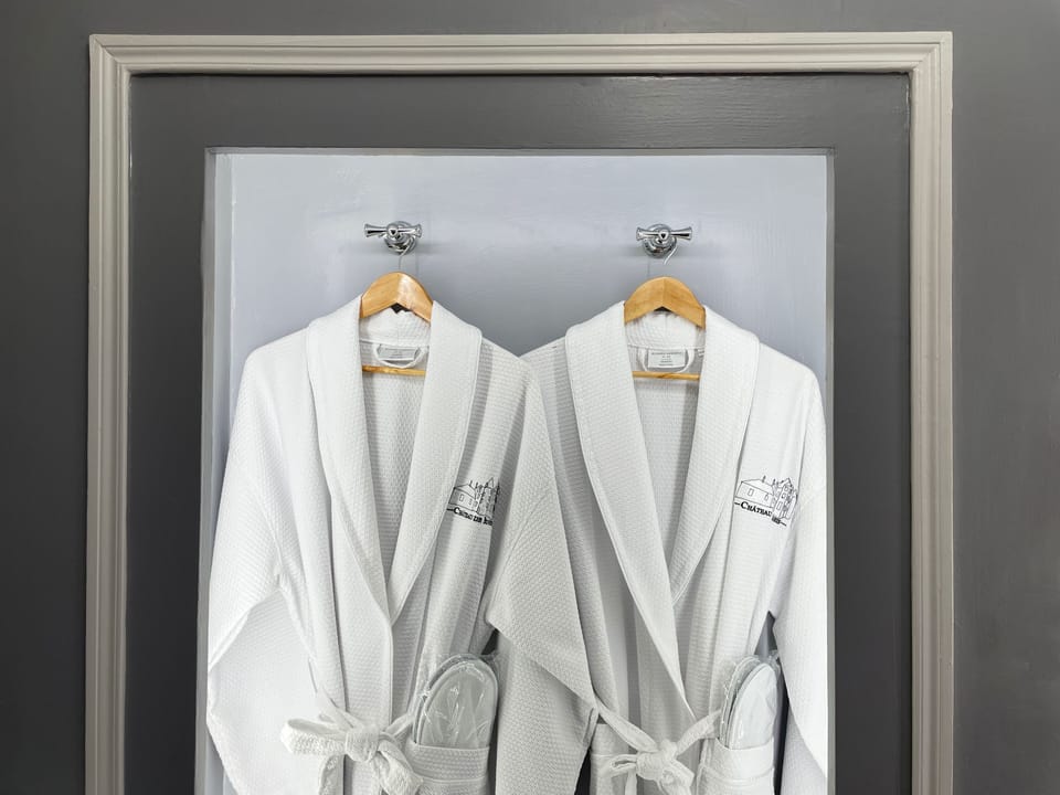 Traditional Double Room, 1 Double Bed, Courtyard View | Bathroom | Shower, rainfall showerhead, hair dryer, bathrobes