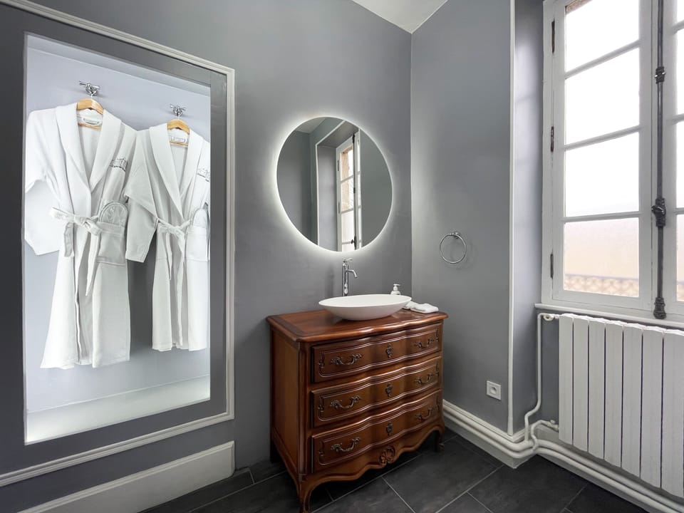 Traditional Double Room, 1 Double Bed, Courtyard View | Bathroom | Shower, rainfall showerhead, hair dryer, bathrobes