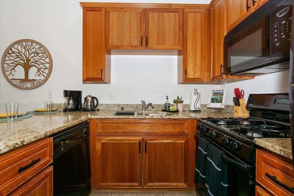 Kitchen w/ Gas Range/Oven and Dishwasher