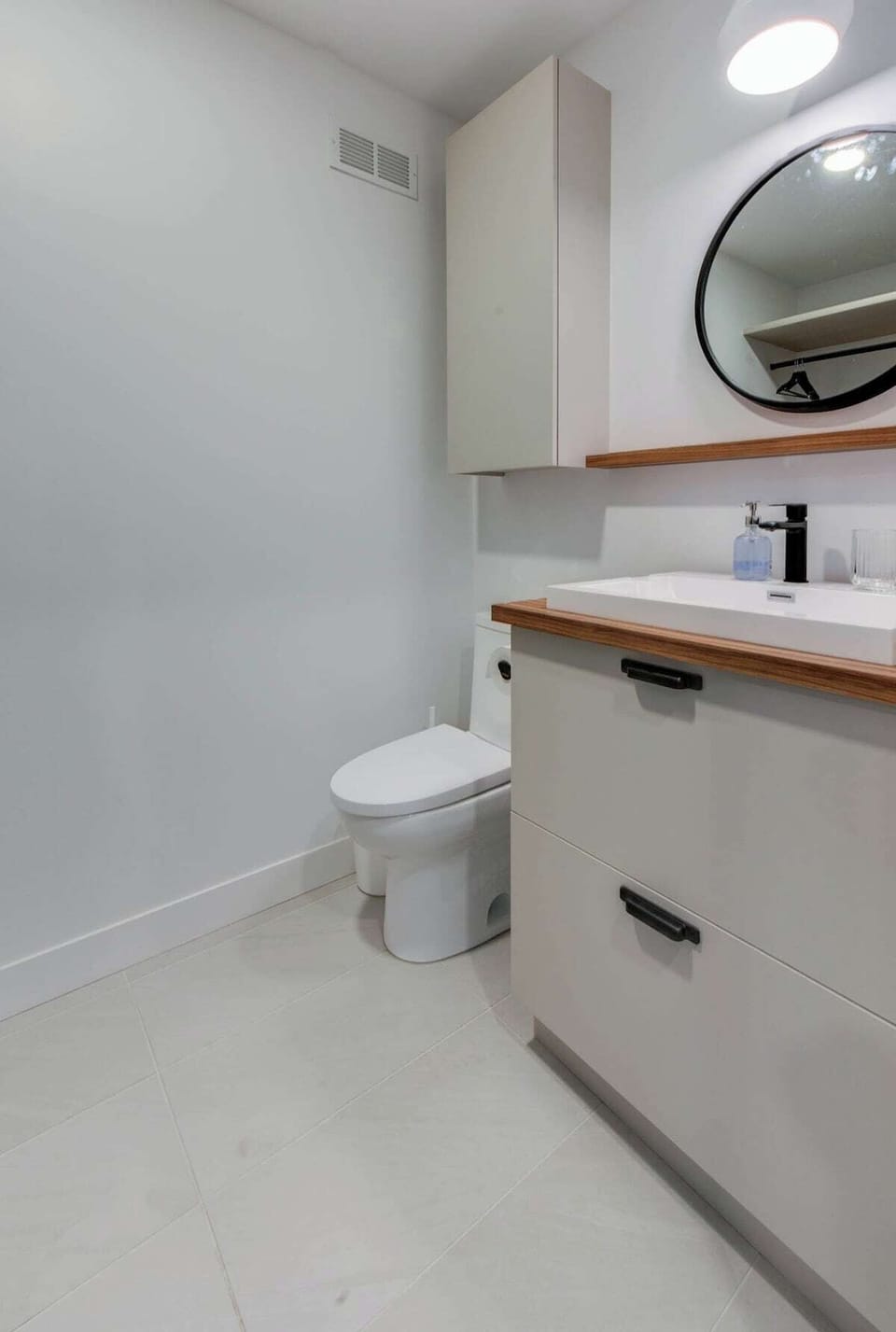 1 sink and 1 toilet