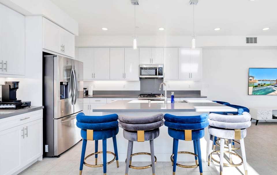Full kitchen