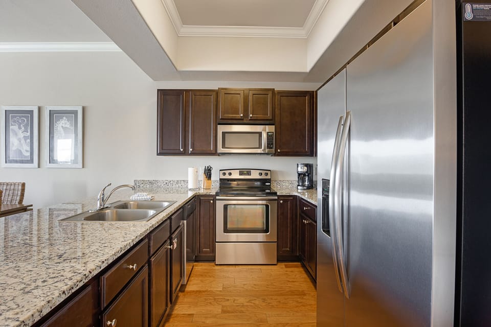 Fully equipped kitchen, granite countertops, and SS appliances.