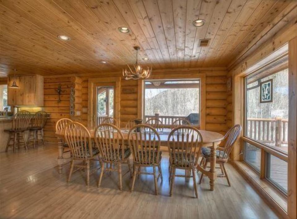 Kitchen table2.jpg