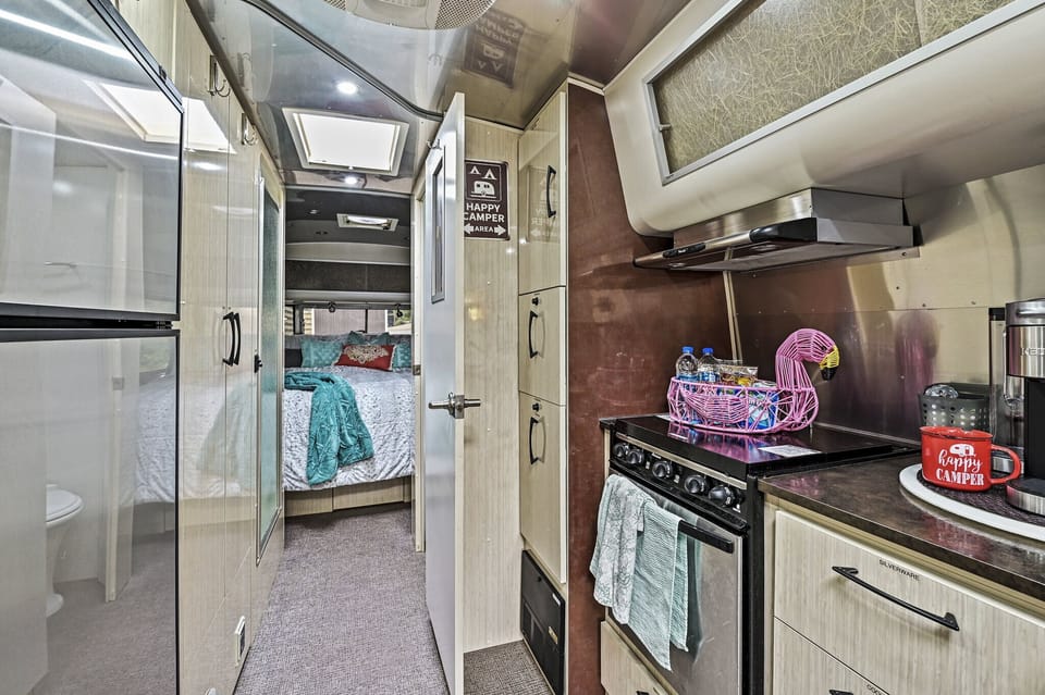 Propane stove, refrigerator and freezer - and an iconic Flamingo welcome basket.  If you don't know the history of Airstream & the Flamingo - check it out.  It is a cute story!