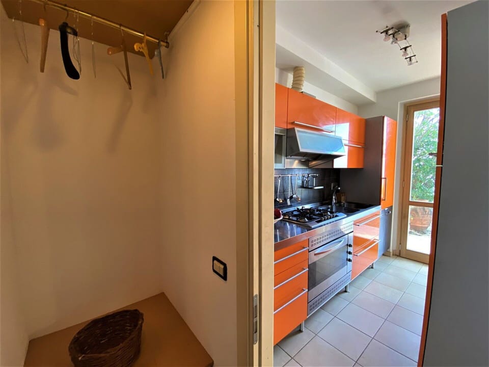 Property, Building, Interior Design, Wood, Cabinetry, Flooring, Ceiling, House, Hardwood