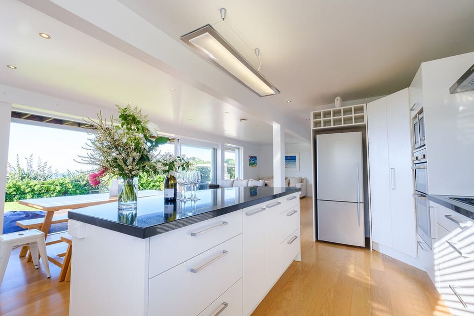 Panoramic House | Private kitchen | Full-size fridge, microwave, oven, stovetop