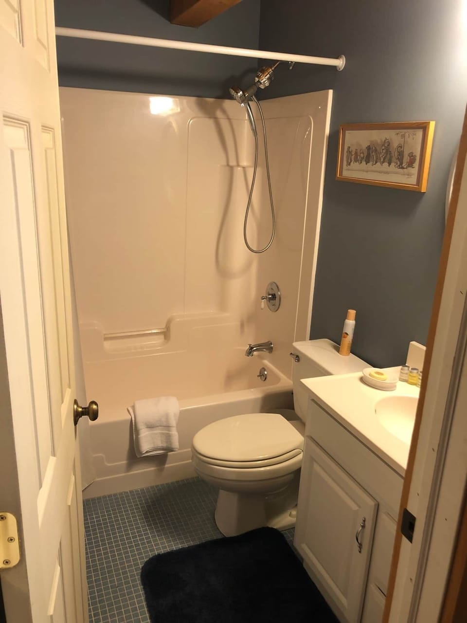 Combined shower/tub, rainfall showerhead, towels, soap