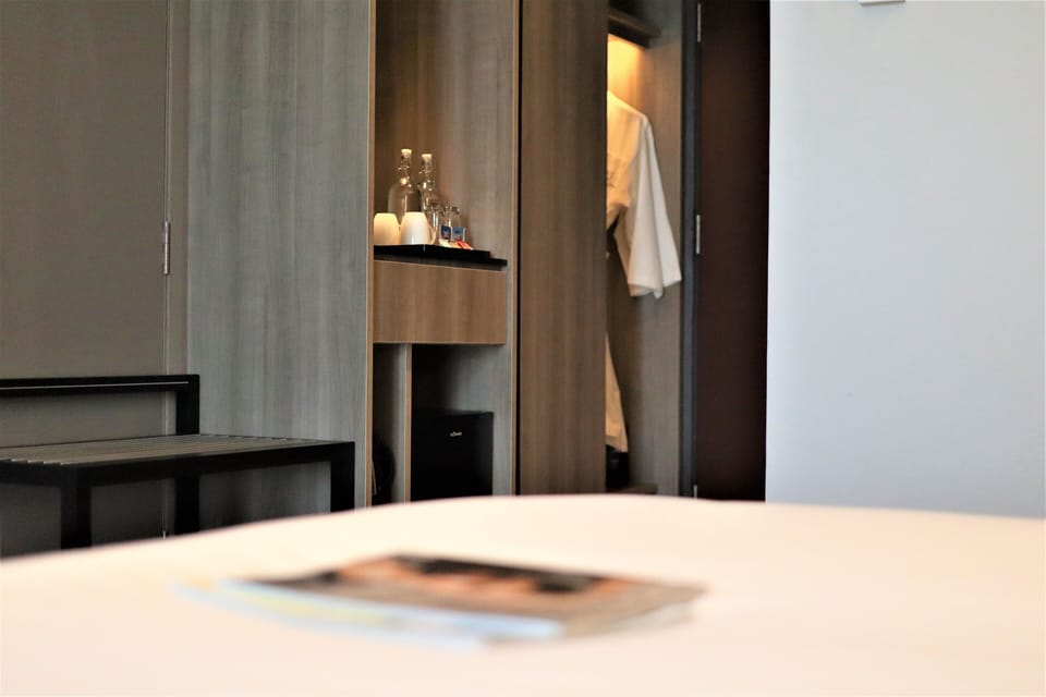Minibar, in-room safe, desk, iron/ironing board