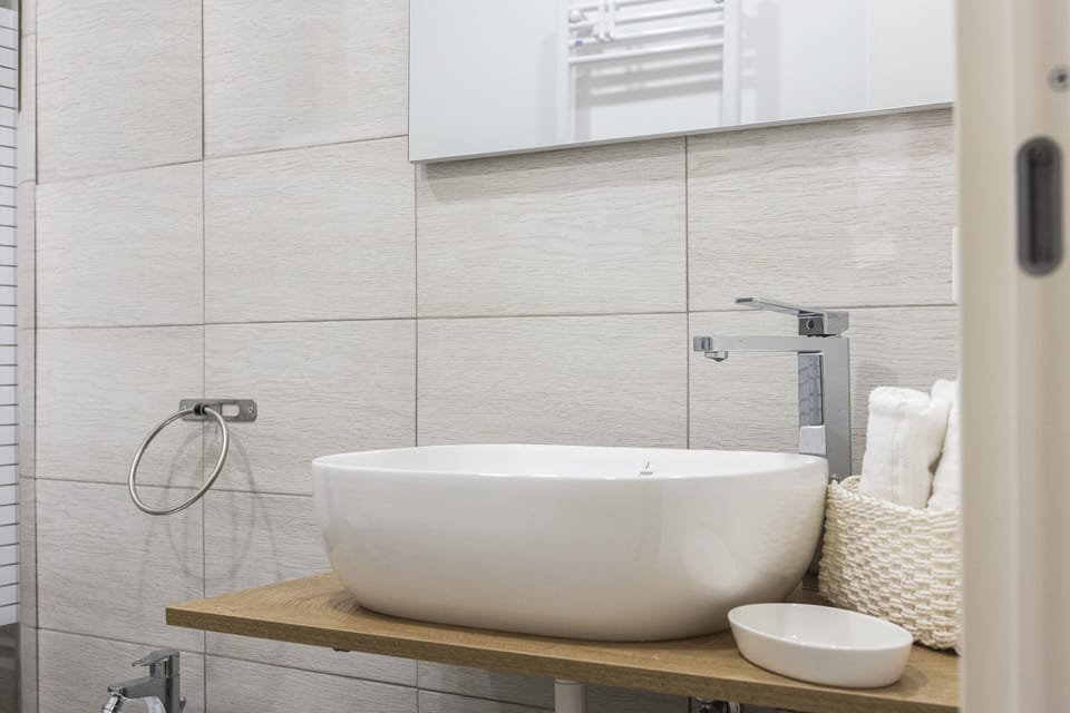Superior Double Room | Bathroom | Shower, hair dryer, bidet, towels