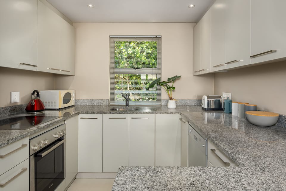 Exclusive Apartment | Private kitchen | Fridge, microwave, oven, stovetop