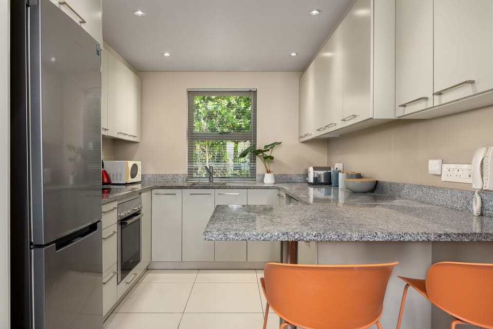 Exclusive Apartment | Private kitchen | Fridge, microwave, oven, stovetop