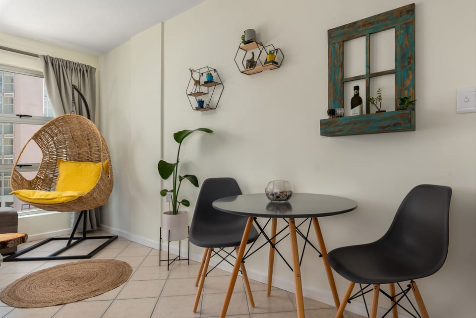 Comfort Studio | In-room dining