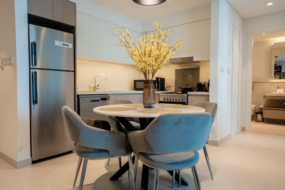 Design Apartment | Private kitchen | Fridge, cookware/dishes/utensils