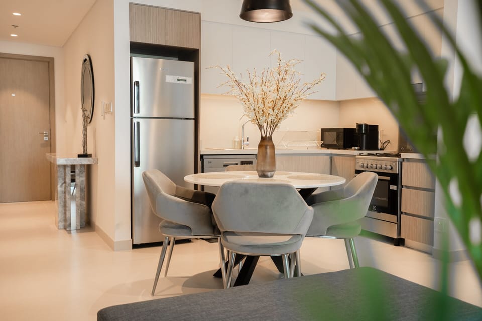 Design Apartment | Private kitchen | Fridge, cookware/dishes/utensils
