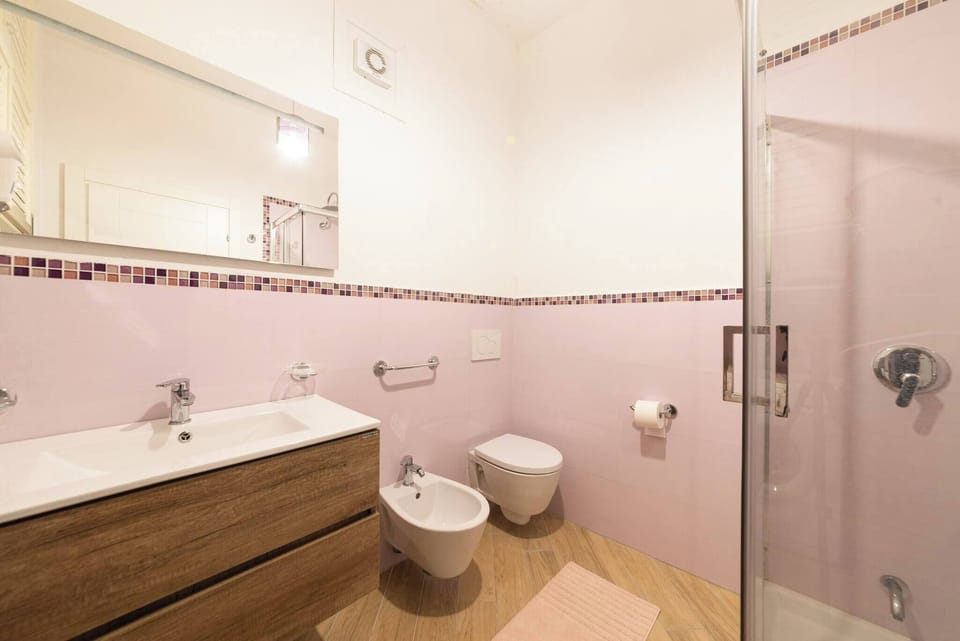 Apartment, 2 Bedrooms, Balcony, City View | Bathroom