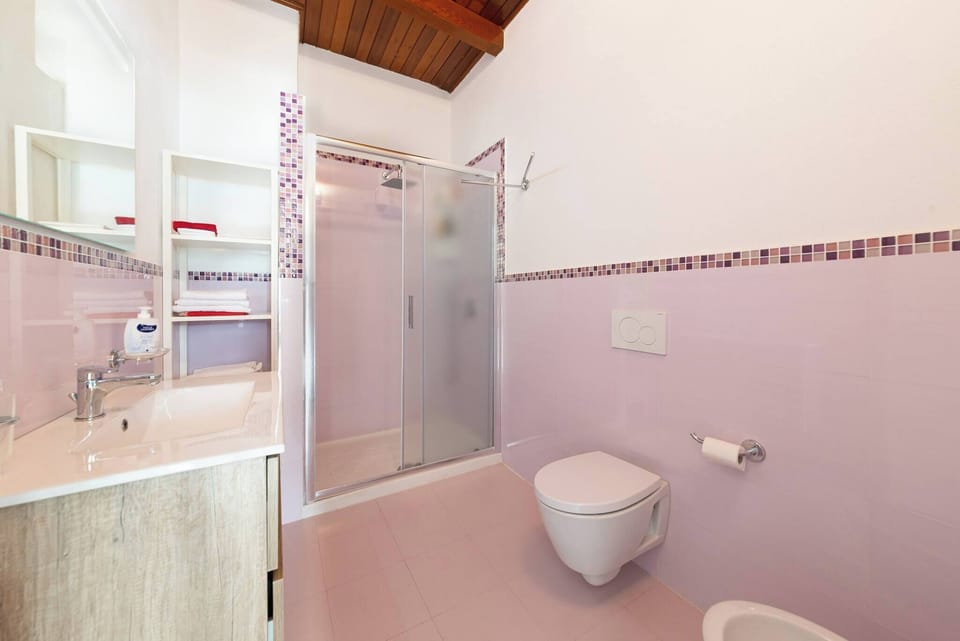 Apartment, 2 Bedrooms, Balcony, City View | Bathroom