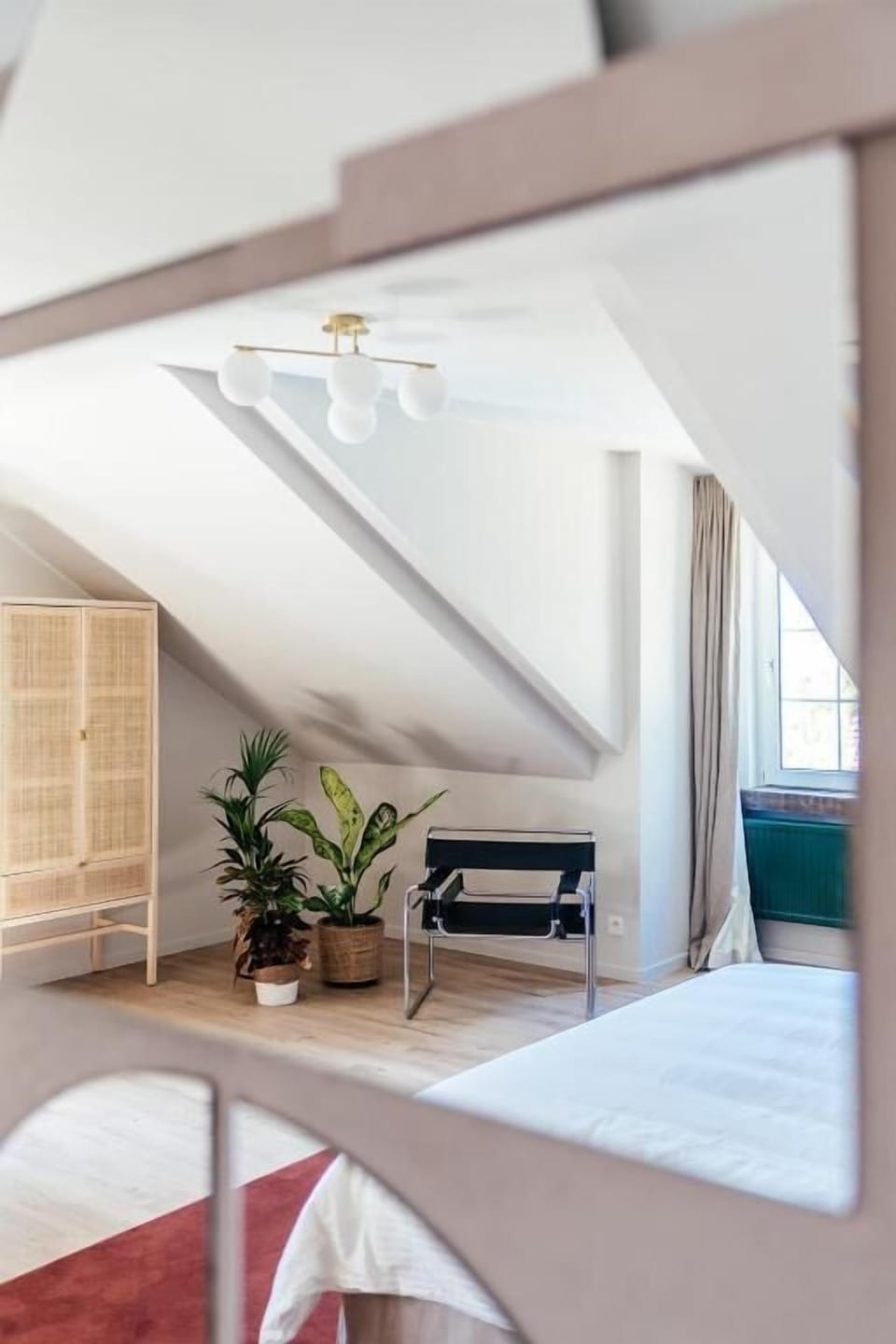 Premium bedding, down comforters, minibar, individually decorated