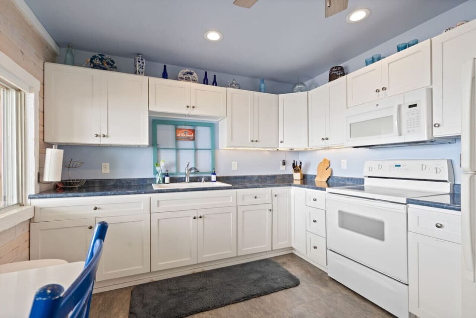 Fully equipped kitchen to cook a meal with (and for) your loved ones