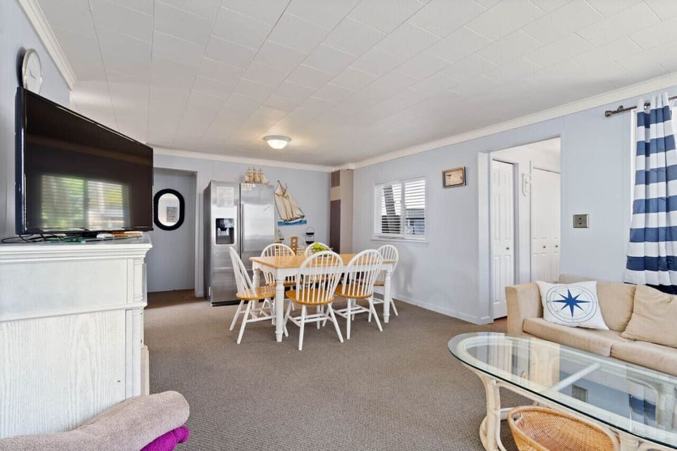 Dining area in the third cottage