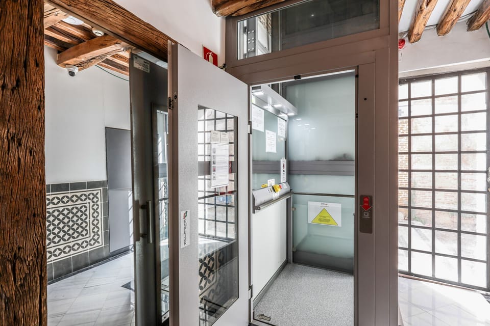 View of the entrance landing of the building with elevator