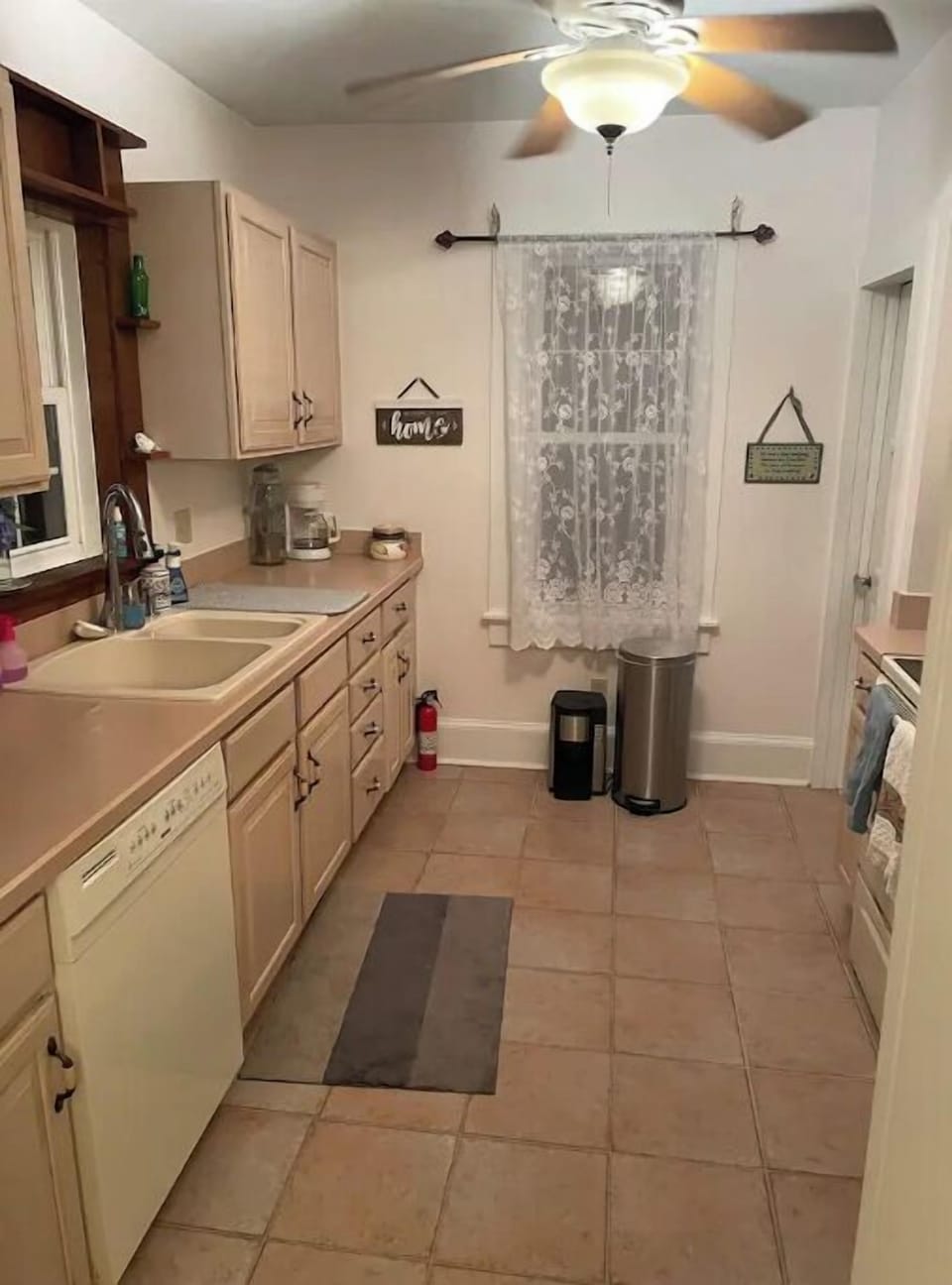 Fully equiped kitchen for cooking meals.