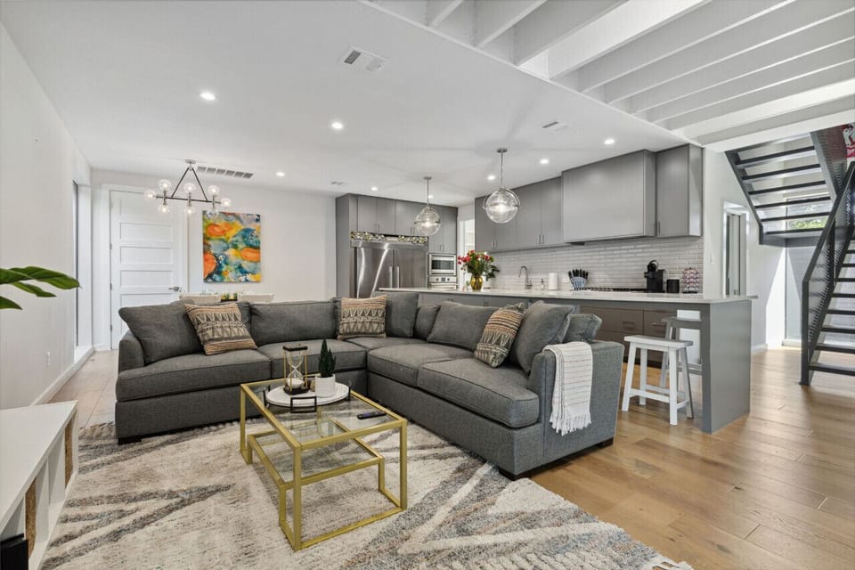 Open living room 4303