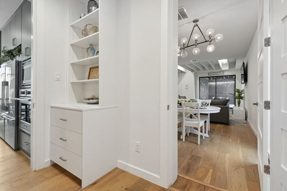 Doorway from 4303 to 4305 connecting homes