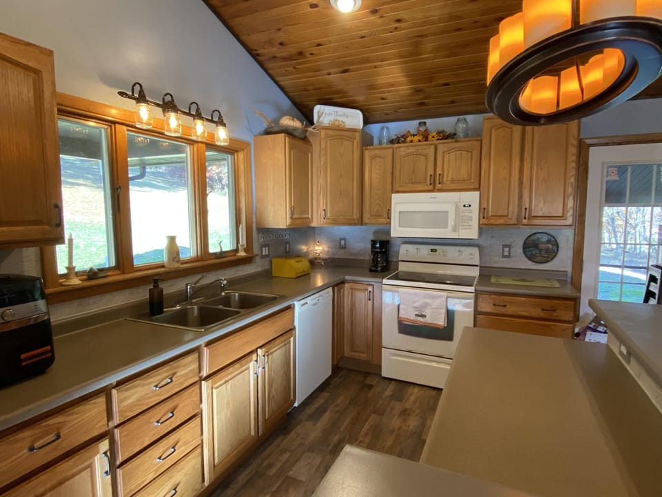 Kitchen Prep Area w/dishwasher