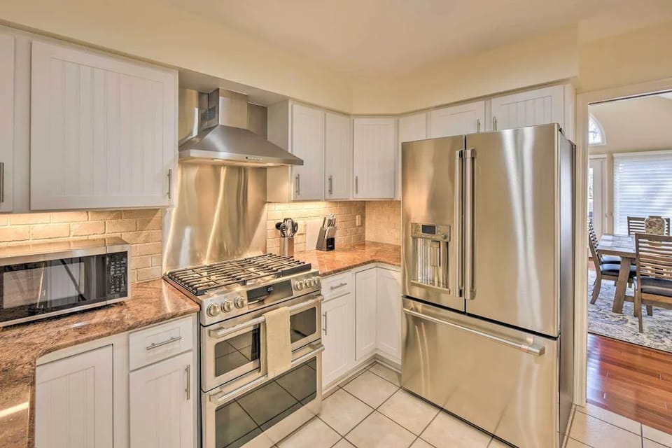 Well equipped kitchen w/ Keurig, blender, toaster  and microwave.  